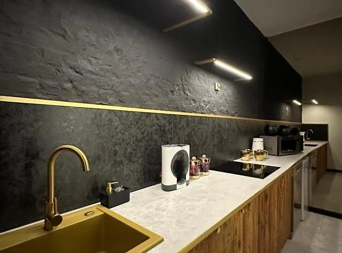 Darkhouse Pink * Łódź