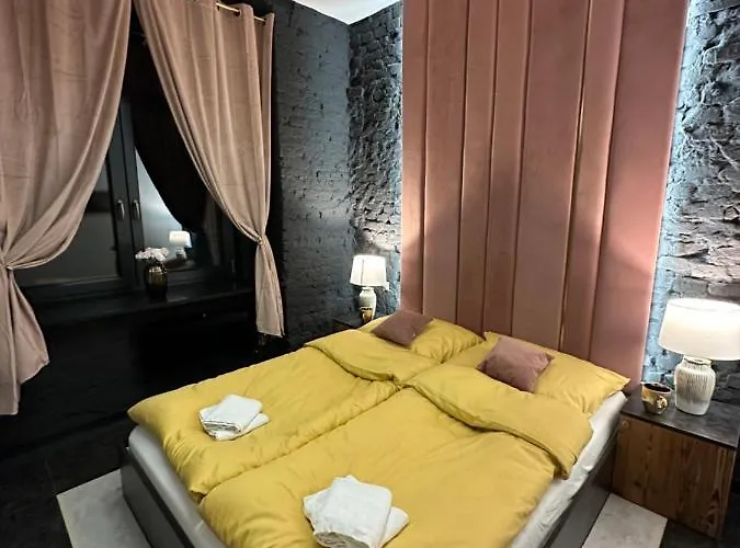 Darkhouse Pink Lägenhet